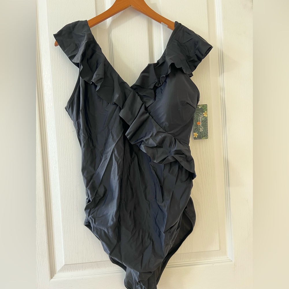 NWT Blooming Jelly one piece Elegant Black Ruffled Swimsuit XXL